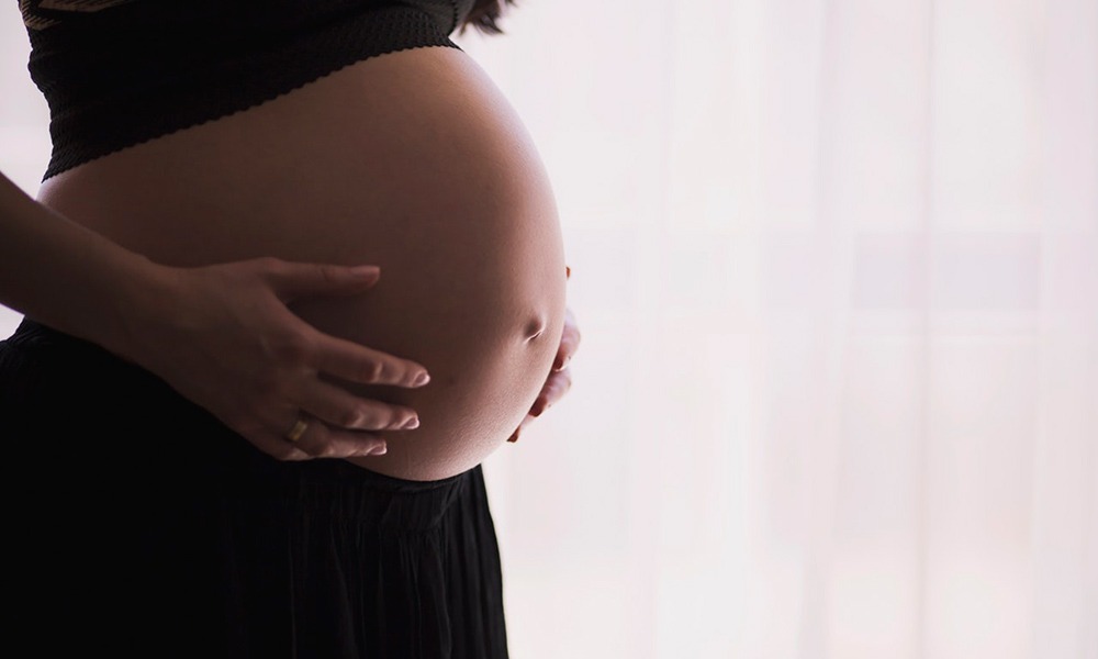 Alimentos prohibidos en el embarazo: conoce cuáles y evítalos en tu dieta