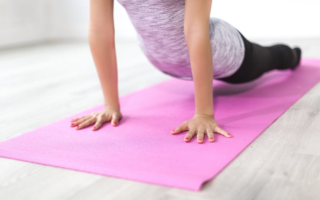 Descubre cómo ser instructor de pilates y experto en yoga terapéutico