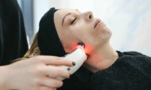 Descubre qué es la luz pulsada y para qué sirve